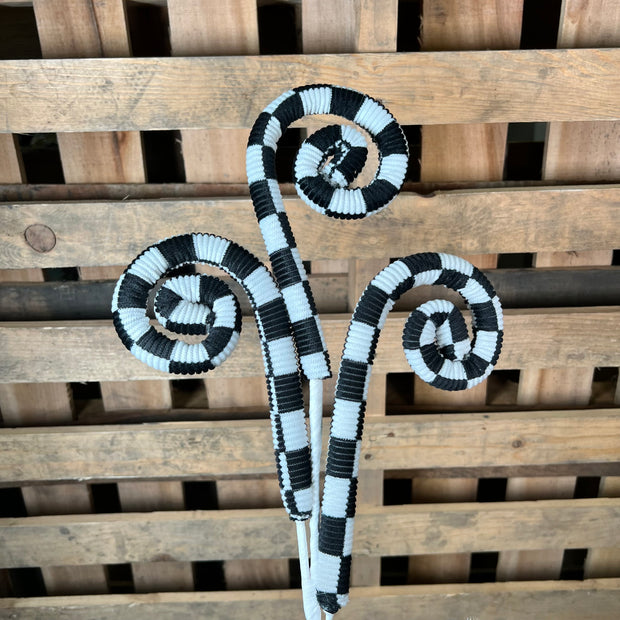 28" Checker Curly Spray - 63407BKWT