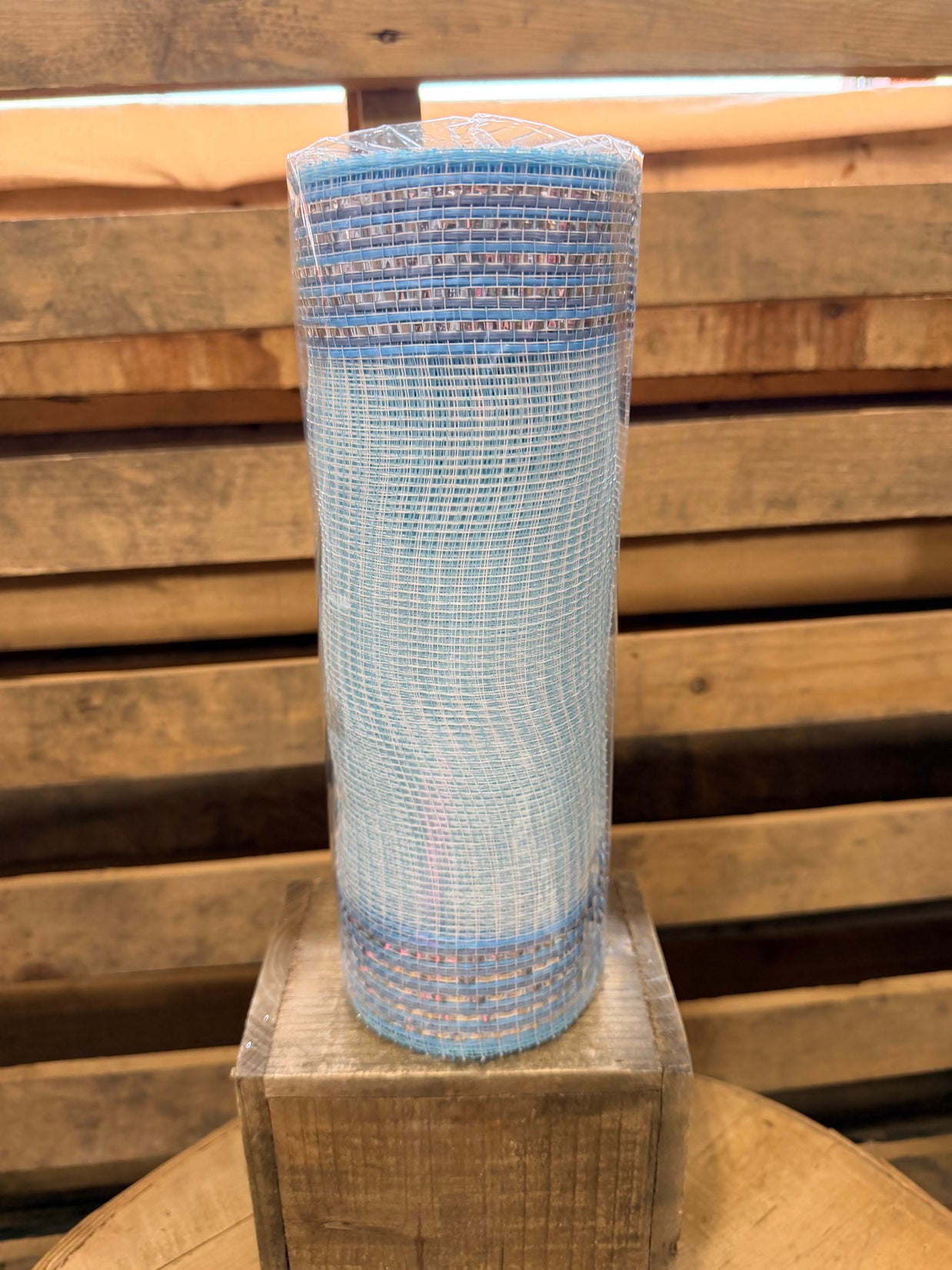 10" x 10Y Winter blue boarder stripe mesh - RE85053M