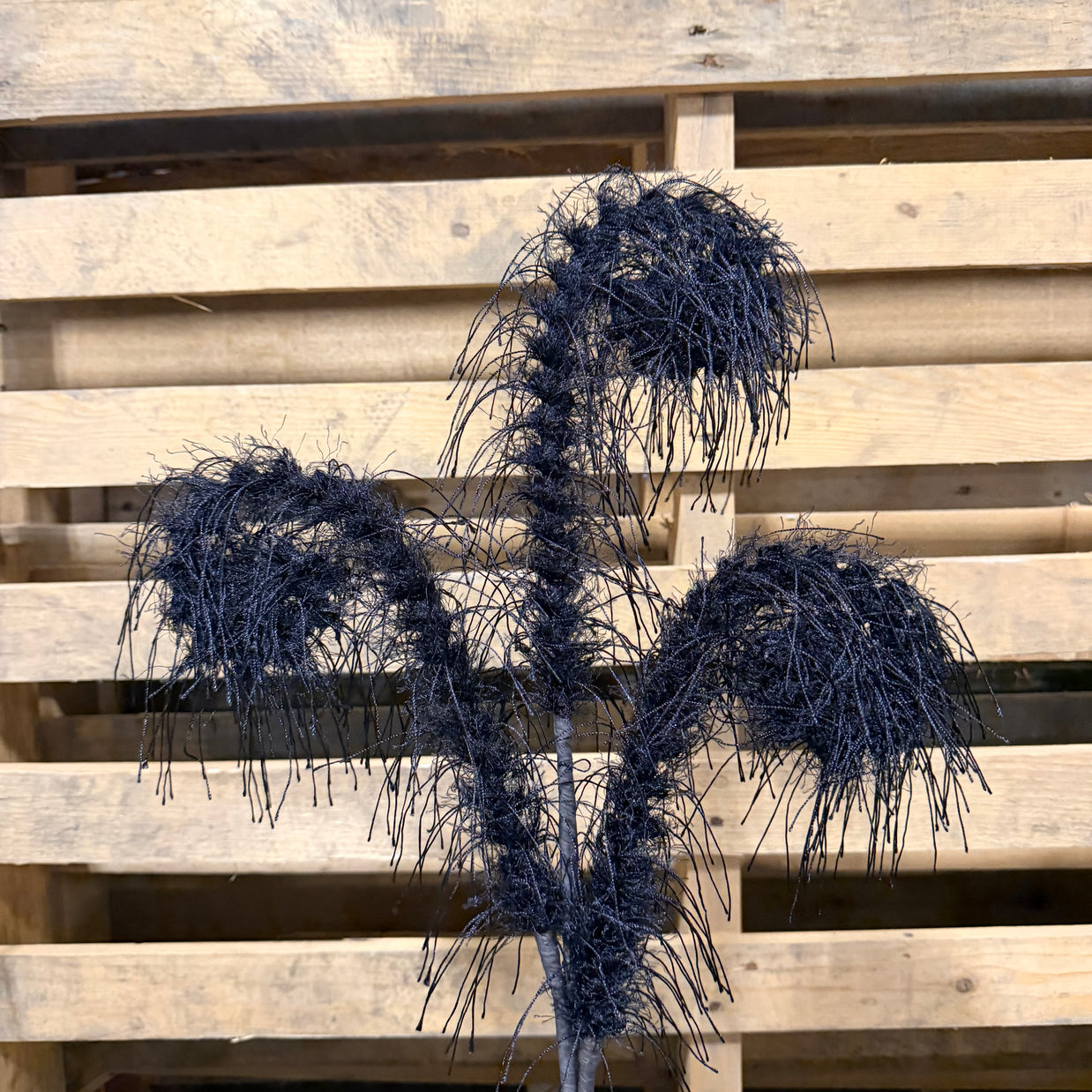 28" Black Fuzzy coil spray - MN061002