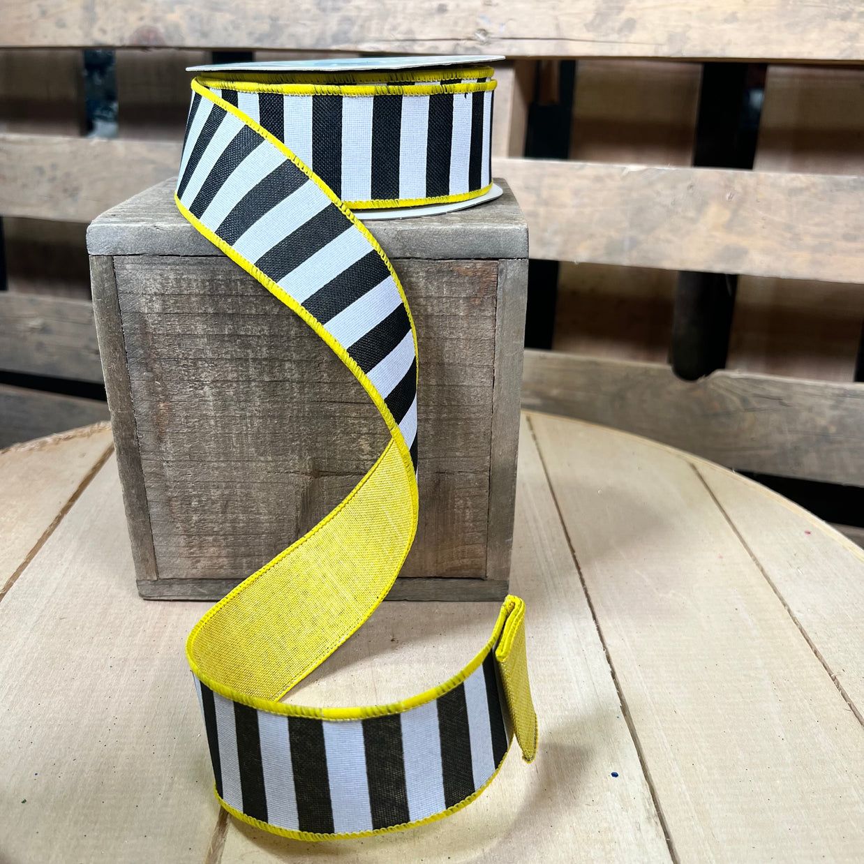 1.5" x 10Y stripe fused back  Wired Ribbon - RGX00138N