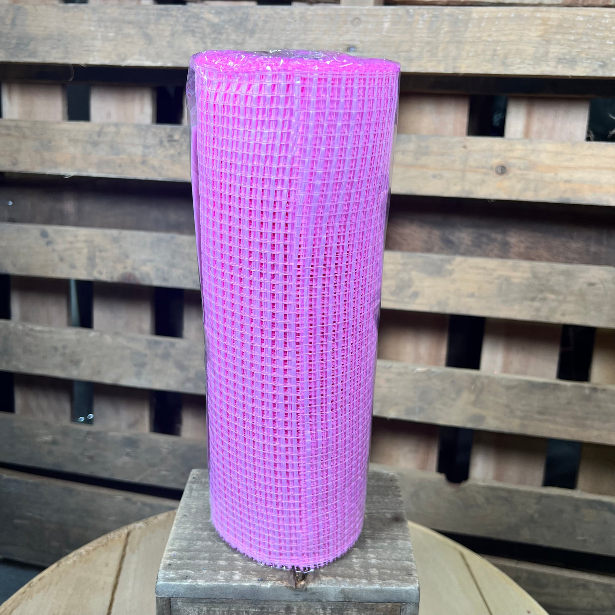 10"X10YD HORIZONTAL WIDE STRIPE MESH - PINK - RE890022