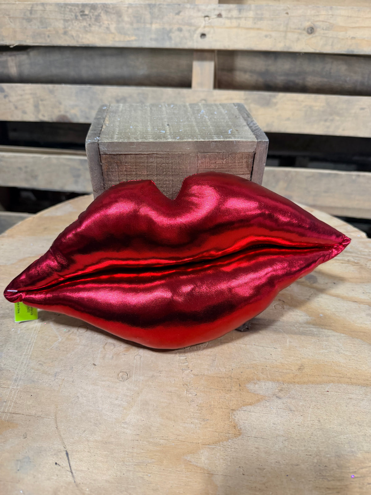 13"W Plush Metallic Lip - 63826RD