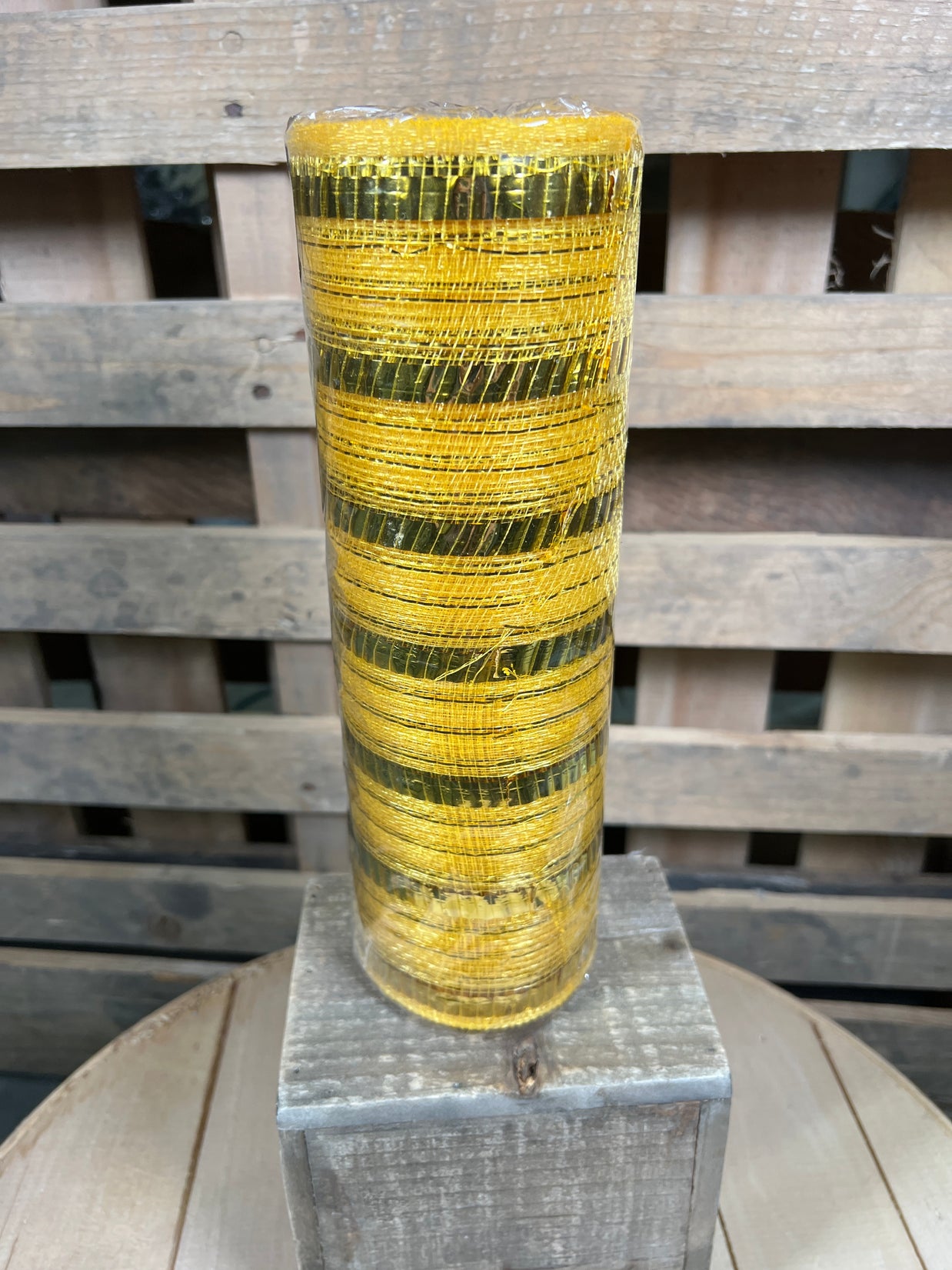 10.5" x 10Y gold foil stripe mesh - RY851808