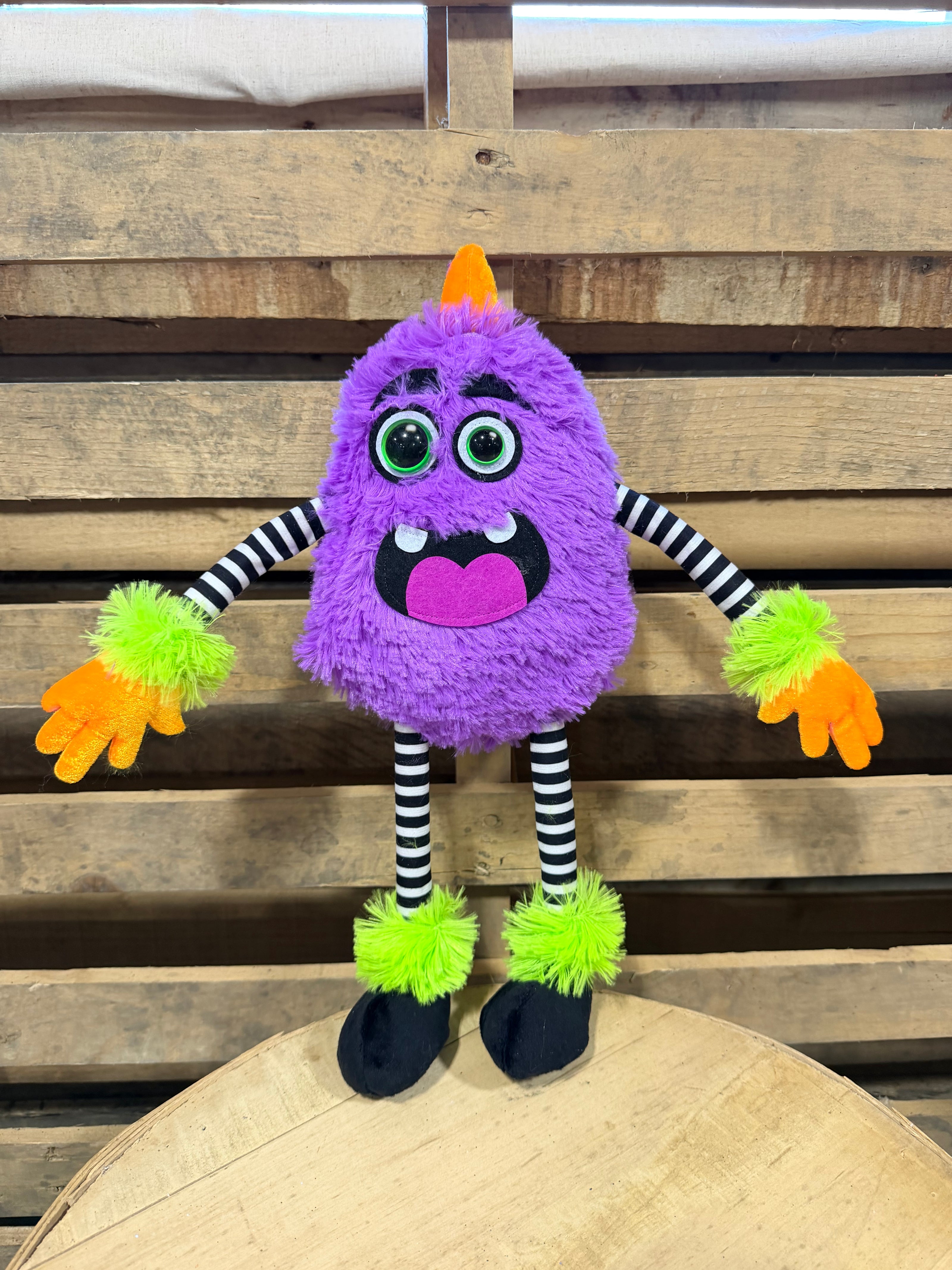 15.25 Plush monster with horns wreath attachment - HH403823