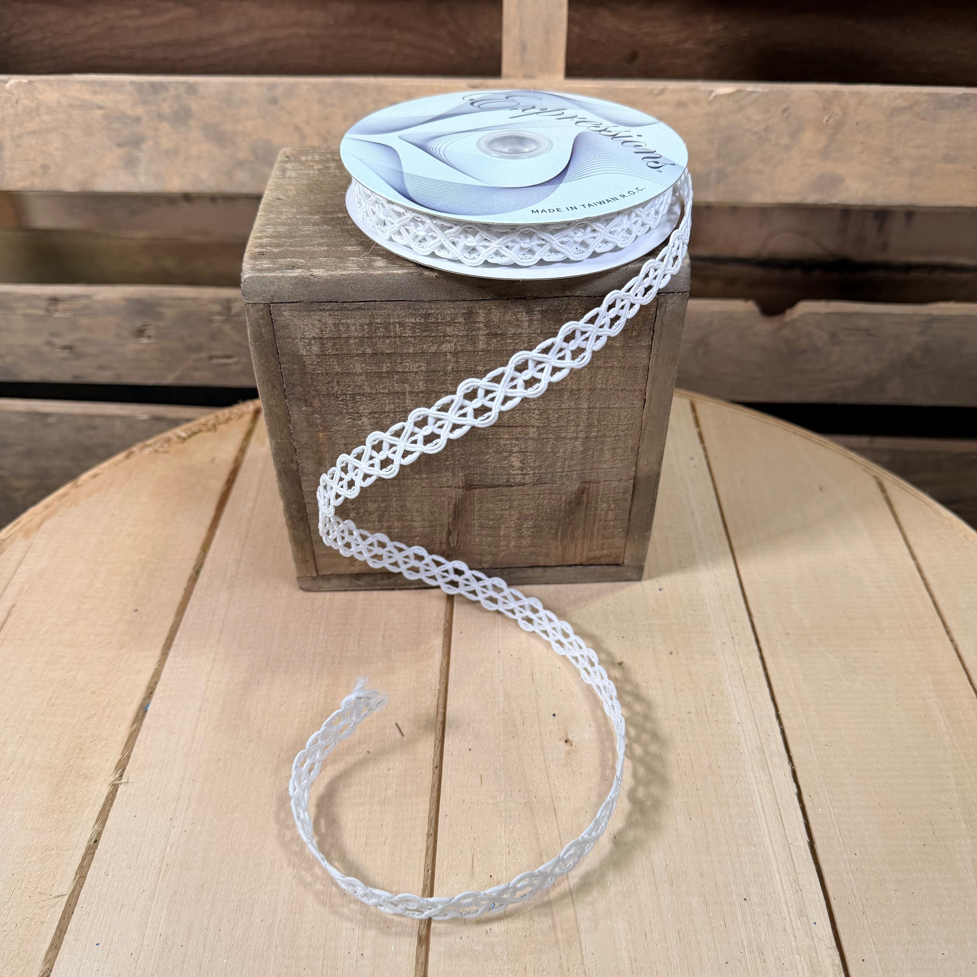 5/8” x 10Y White open weave Wired Ribbon -  RN586127