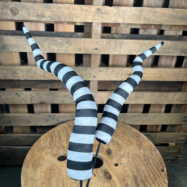 34in stripe horn pick - 57297BKWT