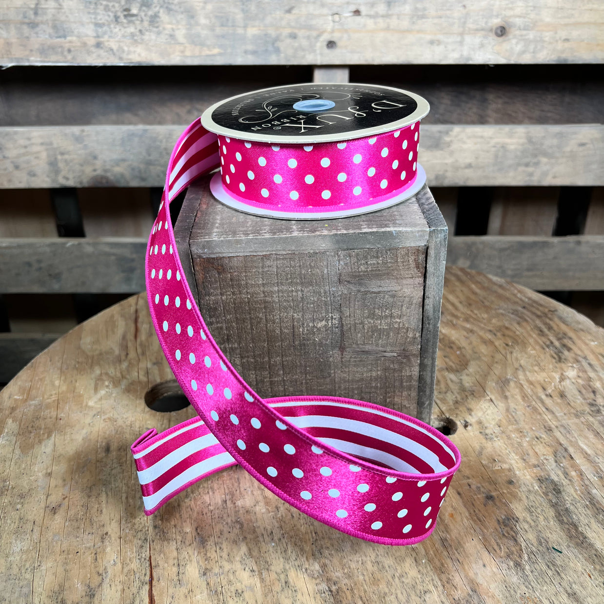 1.5” x 10yd hot pink pokadot with stripe backing d’lux ribbon - LX305511