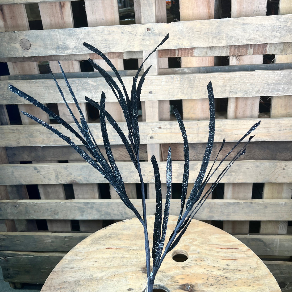 31"L GLITTERED/PAPER GRASS SPRAY - BLACK - XS104902