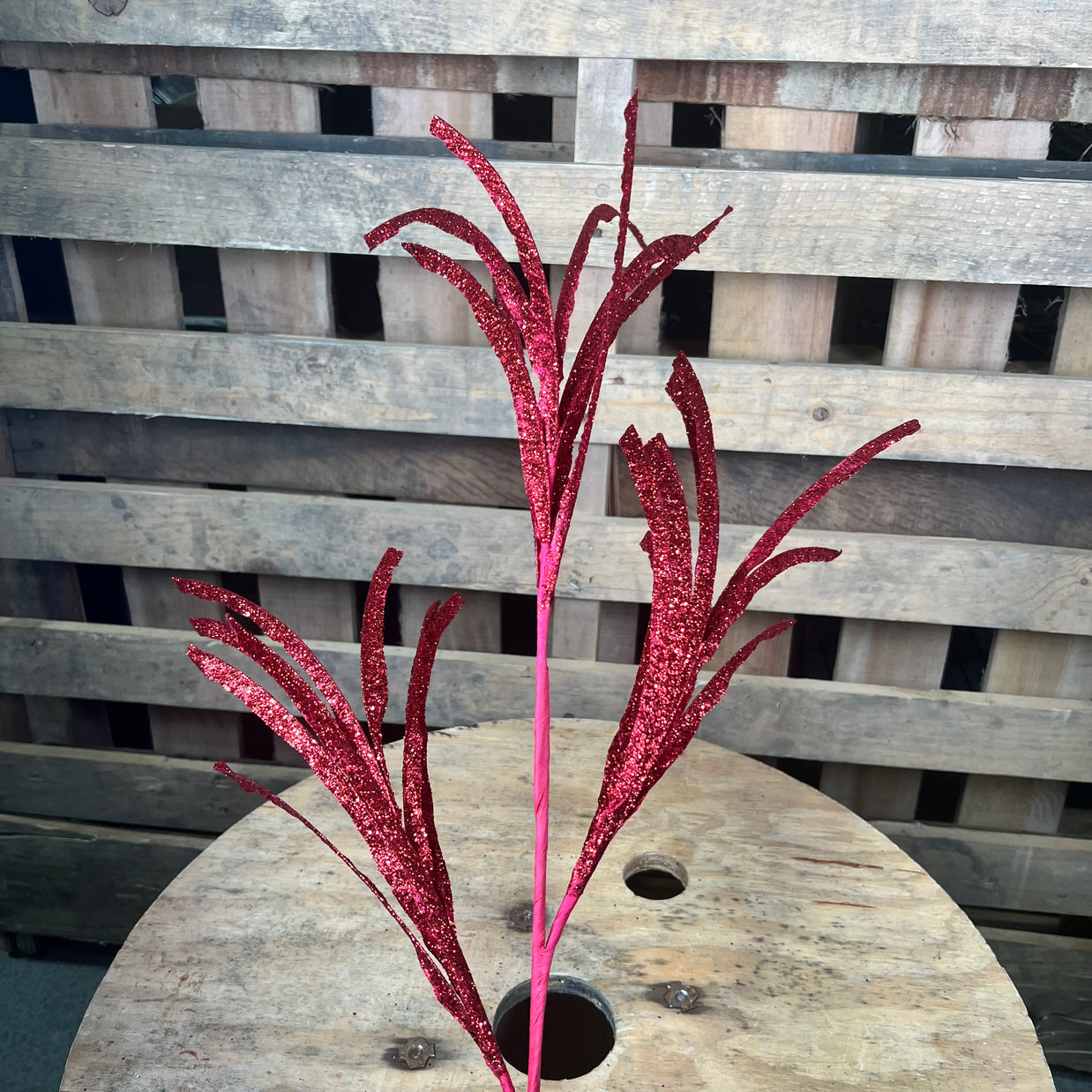 31"L GLITTERED/PAPER GRASS SPRAY - RED - XS104924