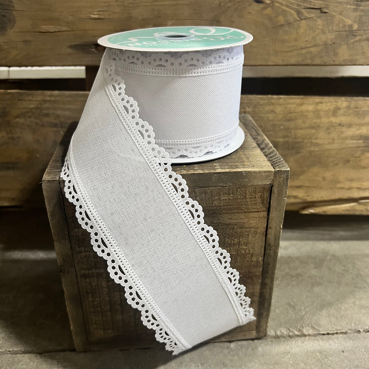 2.5" x 10Y white scallop  Wired Ribbon -  RGC130327