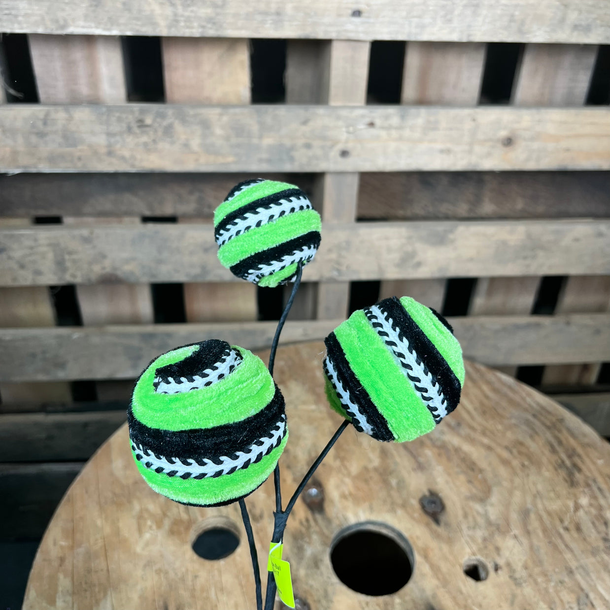 17in lime green and black velvet ball spray - 57246GNBK