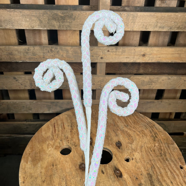 28in white mesh curly spray - 86348WT