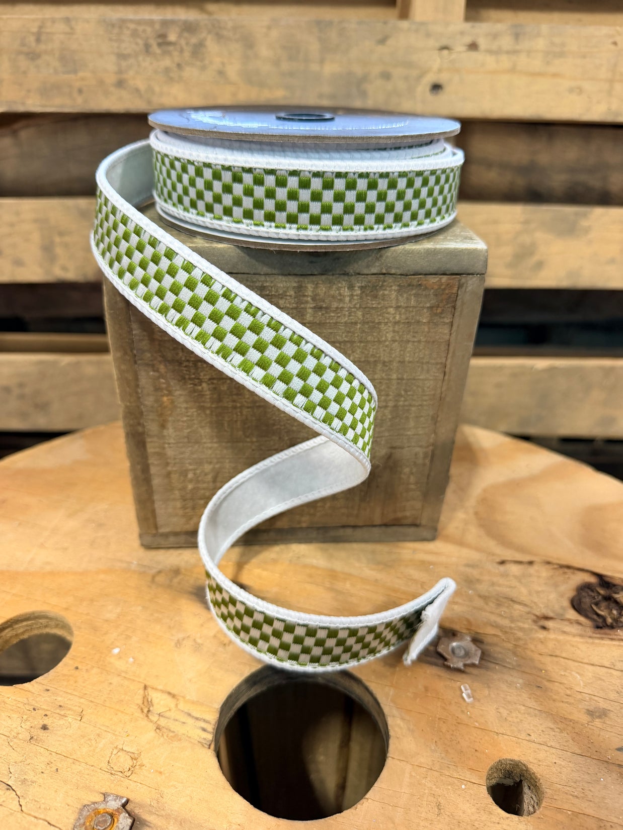 1.5” x  10yd Green and white  farrasilk Wired Ribbon - RK848-76