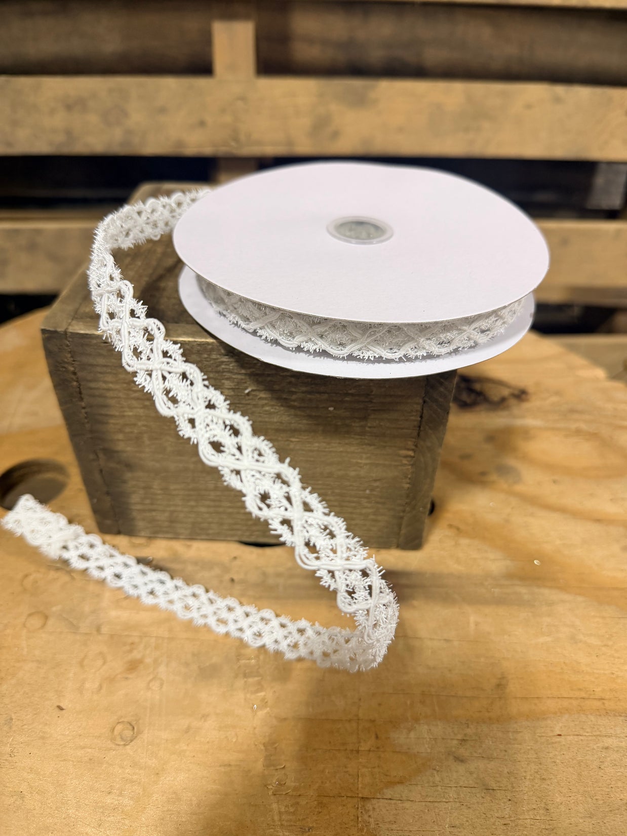 5/8” x 10Y White open tinsel weave Wired Ribbon -  RN592127