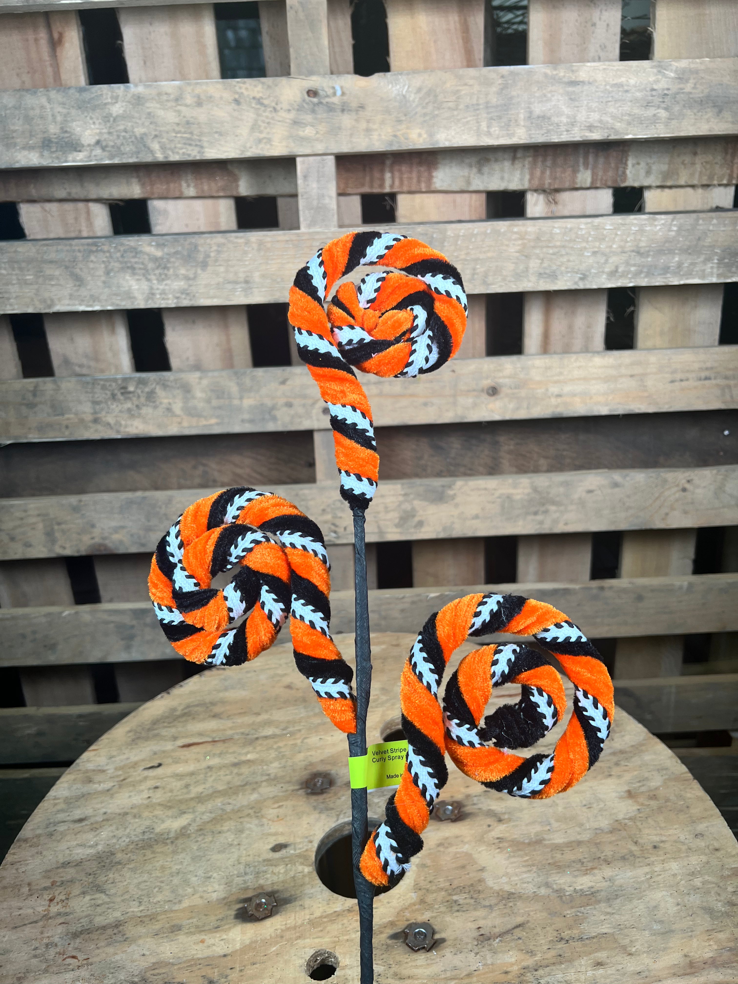 27”H Halloween swirl spray  - 57249ORBK
