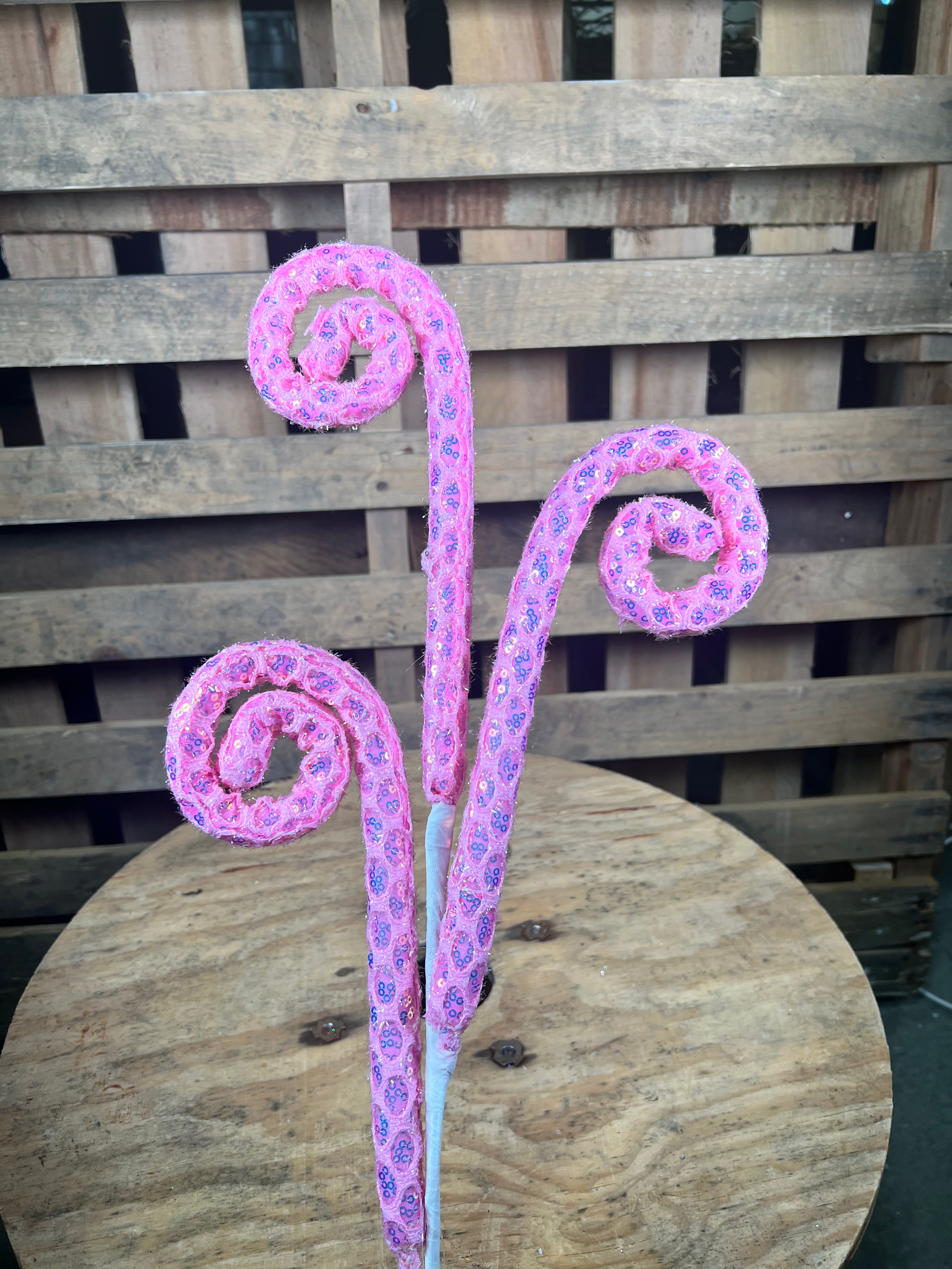 28”H Pink mesh curly spray  - 86348PK