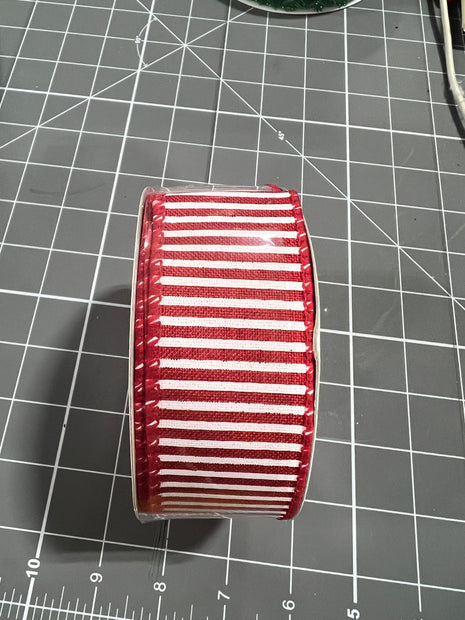 1.5”x 10yd red and white stripe Wired Ribbon - RG178024