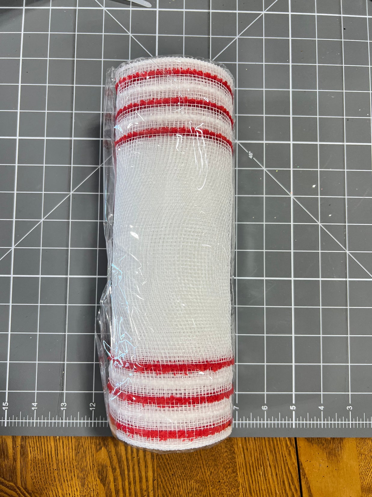 10" x 10Y red and white  drift boarder stripe mesh - RY8116A2