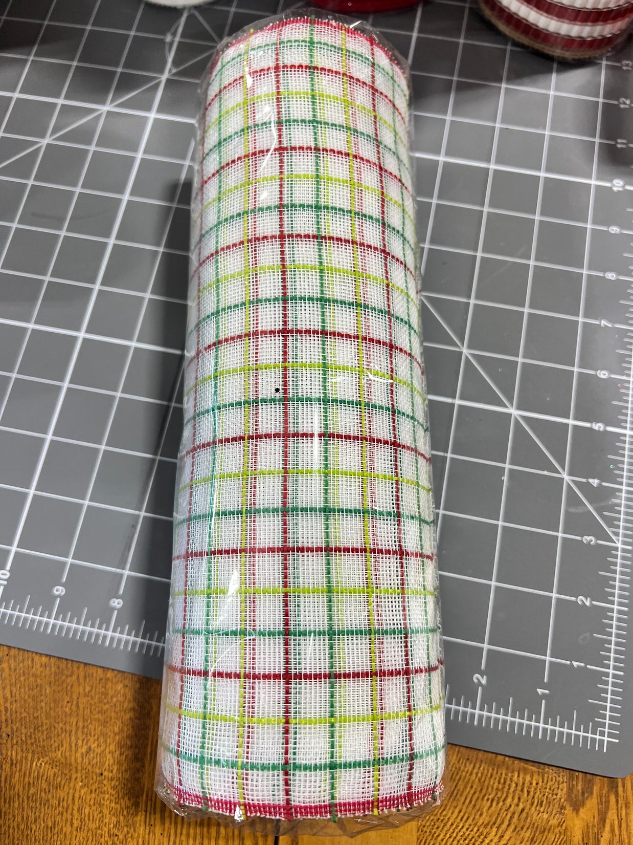 10" x 10Y Red and green fabric check fine weave mesh - RY5003AC