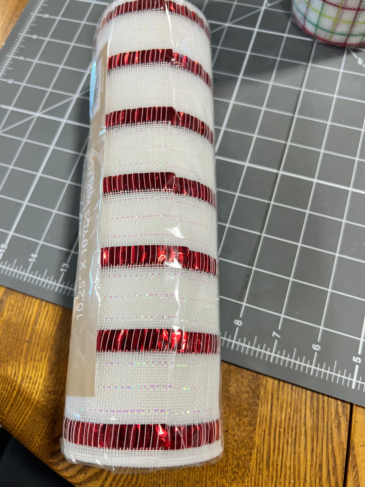 10" x 10Y Red and white foil stripe fine weave mesh - RY5036A2