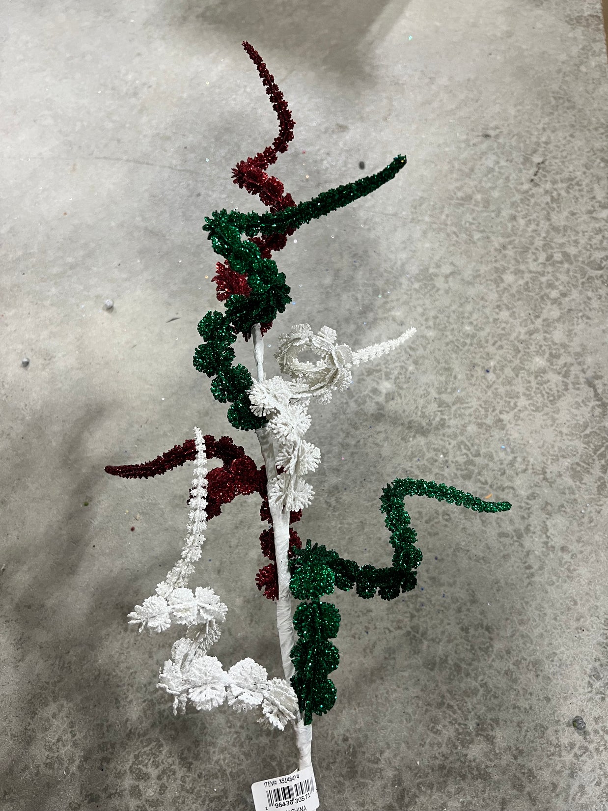25”H Christmas spike Curley spray - XS1464Y4